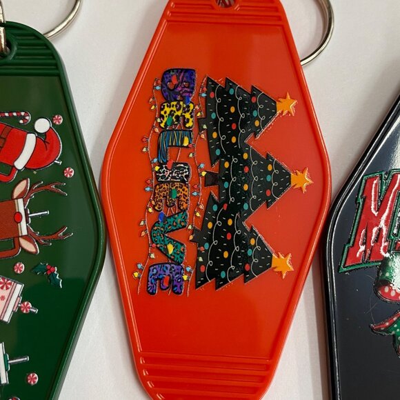 Set Of 5 Retro Motel Keychains With Festive Christmas Designs - Picture 5 of 8